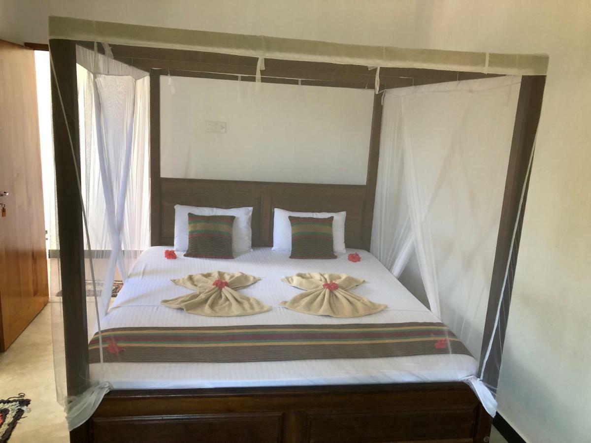 디크웰라 Hiriketiya White House B&B 외부 사진